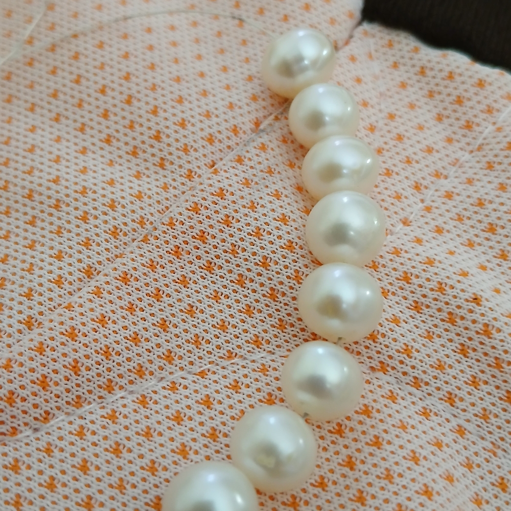 20$ Bundle Of 8 Loose Genuine Natural Pearls 6.l Grams Drilled  Gifts For Her